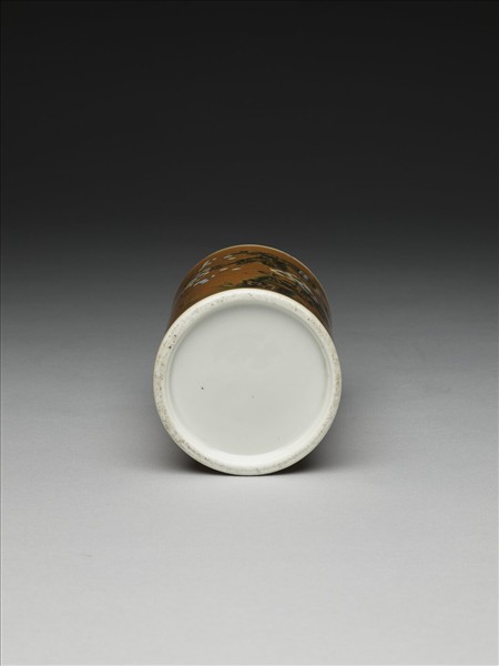 紫金地粉彩梅竹紋筆筒