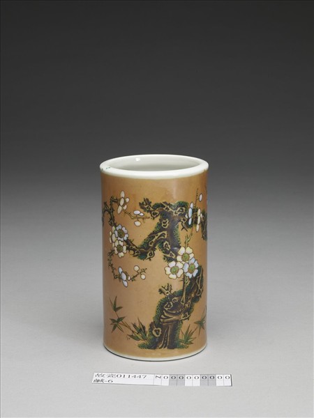 紫金地粉彩梅竹紋筆筒