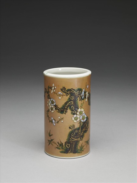 紫金地粉彩梅竹紋筆筒