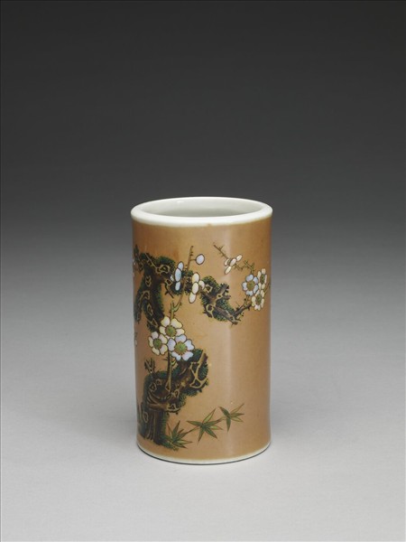 紫金地粉彩梅竹紋筆筒