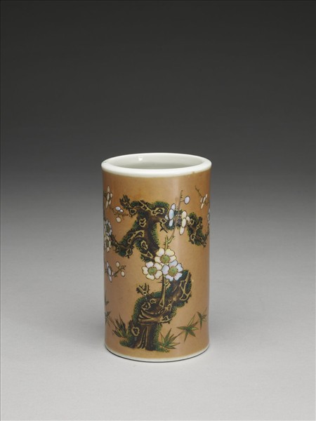 紫金地粉彩梅竹紋筆筒