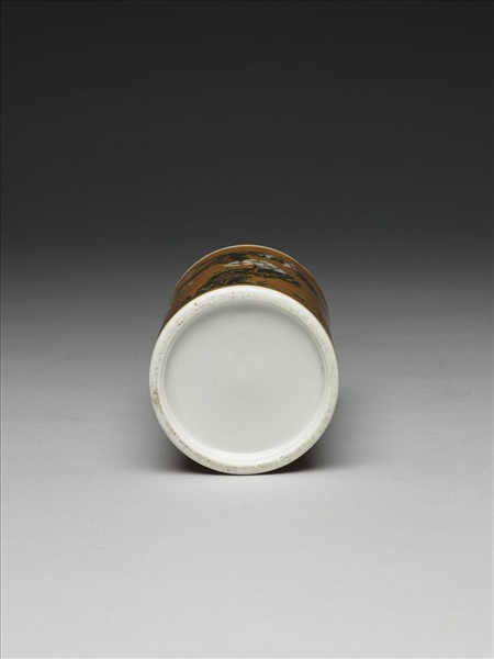 紫金地粉彩梅竹紋筆筒