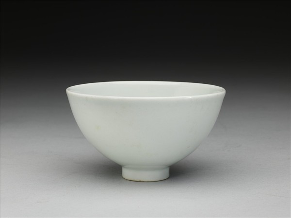 甜白釉蓮子茶鍾