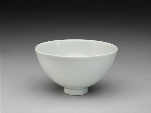 甜白釉蓮子茶鍾