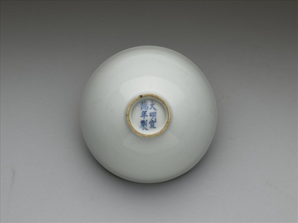 甜白釉蓮子茶鍾