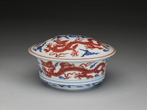 青花描紅雲龍紋蓋碗
