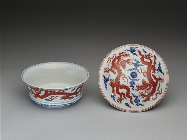 青花描紅雲龍紋蓋碗