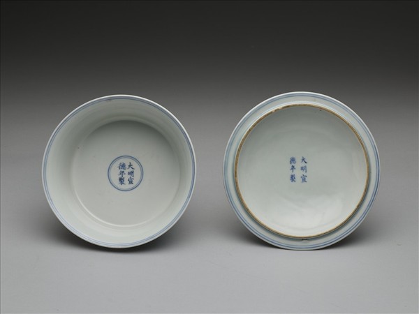 青花描紅雲龍紋蓋碗