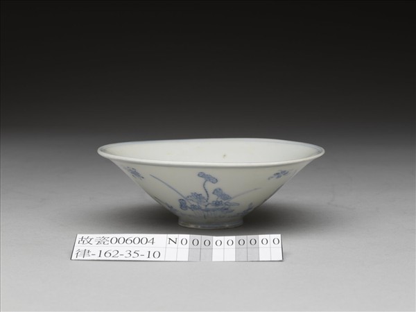 青花蓮塘紋茶鍾