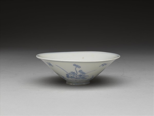 青花蓮塘紋茶鍾