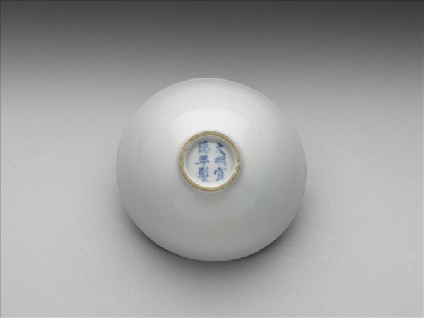 甜白釉蓮子茶鍾