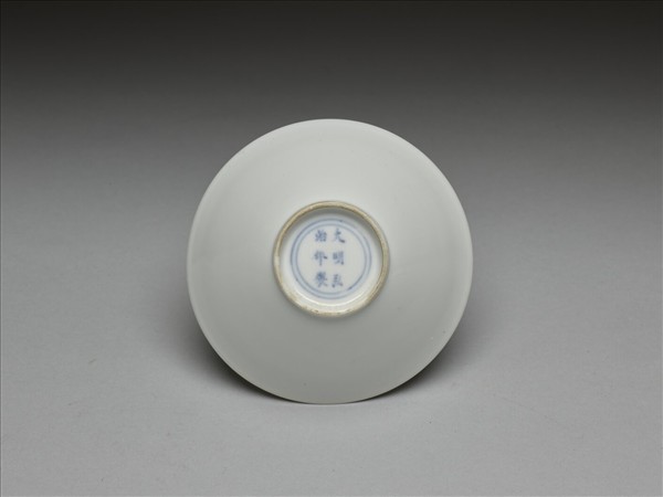 白瓷綠彩雲龍紋茶鍾