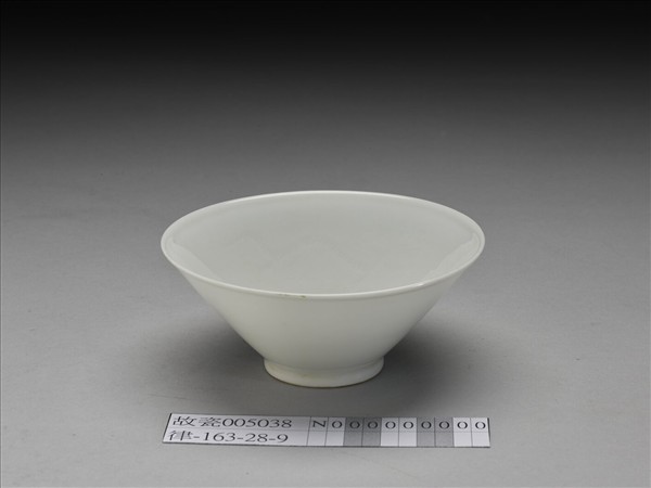 白瓷綠彩雲龍紋茶鍾