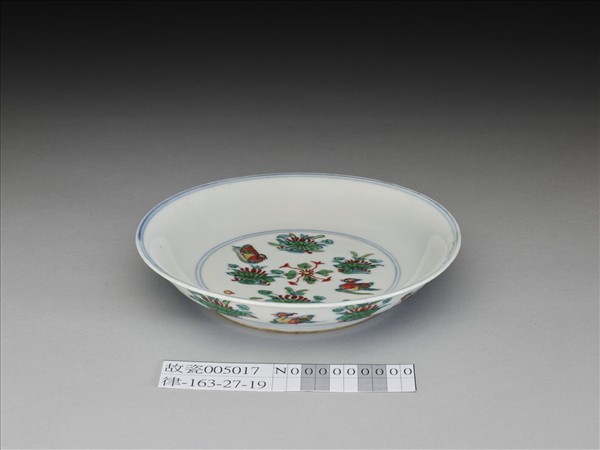 鬥彩蓮塘鴛鴦圖碟