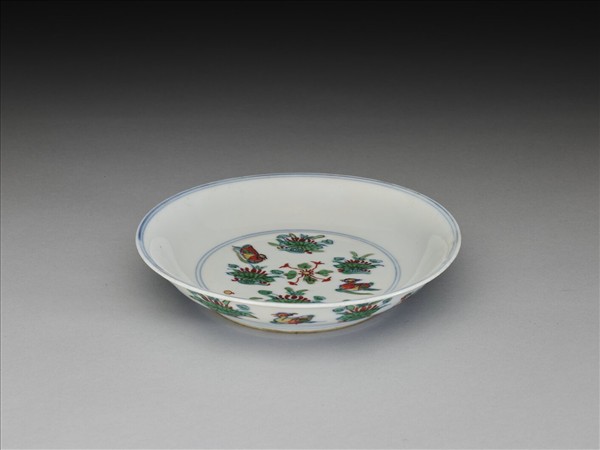 鬥彩蓮塘鴛鴦圖碟