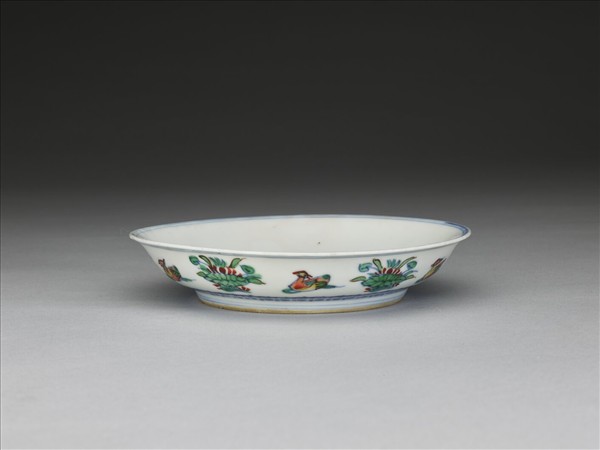 鬥彩蓮塘鴛鴦圖碟