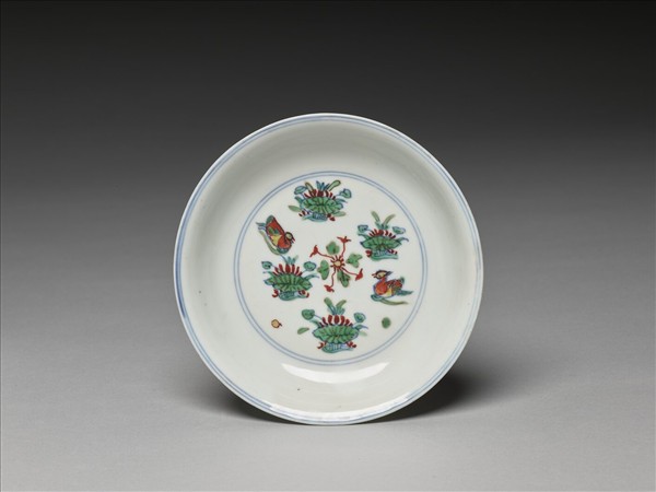 鬥彩蓮塘鴛鴦圖碟