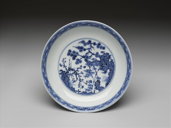 青花三友仕女圖盤