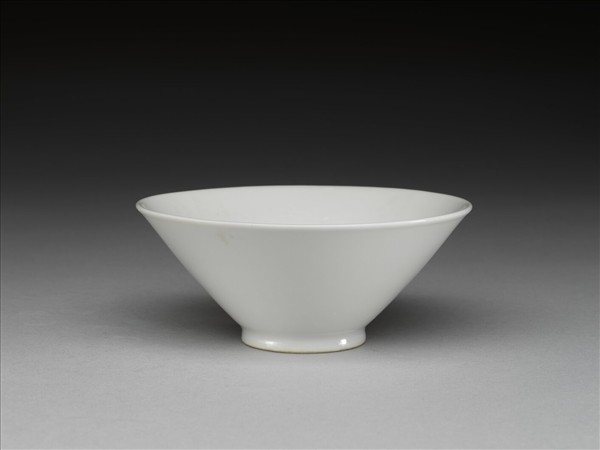 白瓷綠彩雲龍紋茶鍾