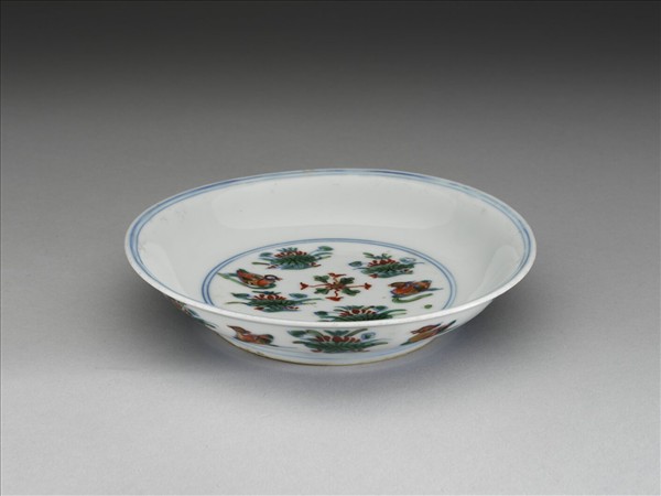 鬥彩蓮塘鴛鴦圖碟