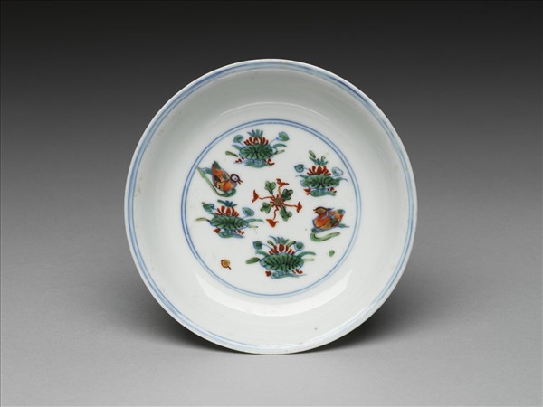 鬥彩蓮塘鴛鴦圖碟