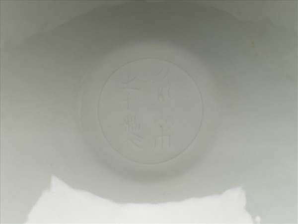 甜白釉暗花龍紋葵口碗