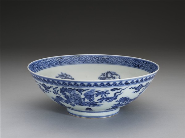 青花雲龍紋碗
