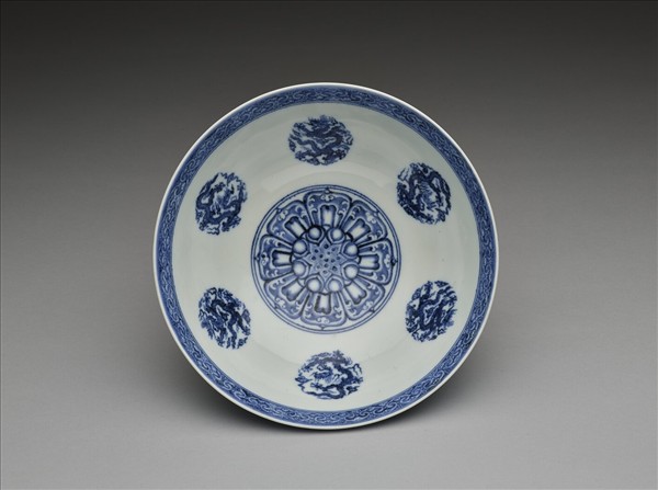 青花雲龍紋碗