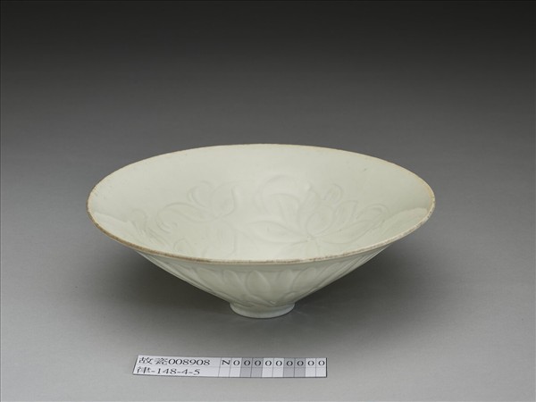 景德鎮窯系 白瓷劃花花卉紋斗笠碗