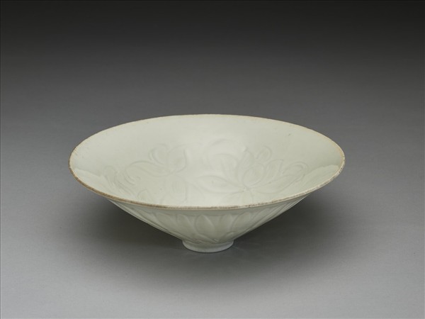 景德鎮窯系 白瓷劃花花卉紋斗笠碗