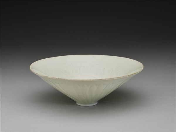 景德鎮窯系 白瓷劃花花卉紋斗笠碗