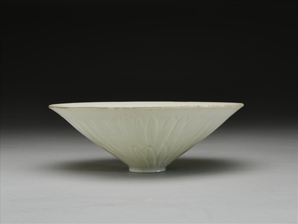 景德鎮窯系 白瓷劃花花卉紋斗笠碗