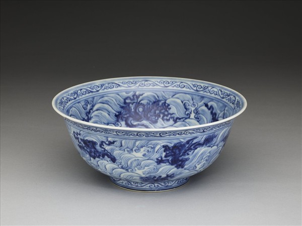 青花波濤海獸紋碗