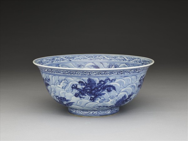 青花波濤海獸紋碗