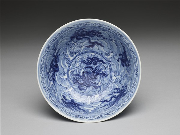 青花波濤海獸紋碗
