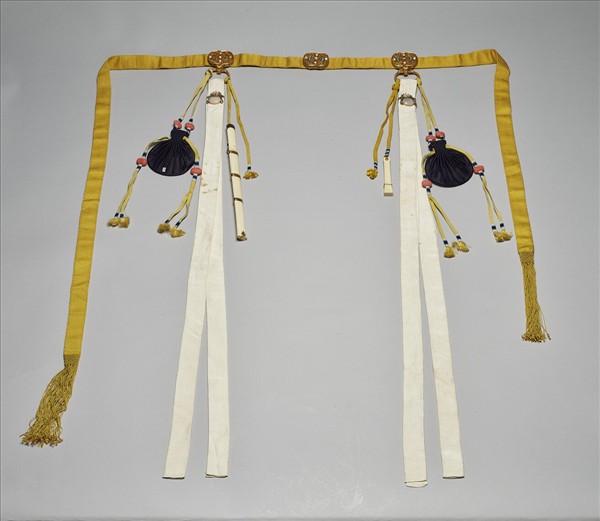 鍍金鏤花帶扣朝帶