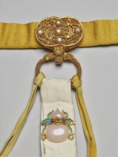 鍍金鏤花帶扣朝帶