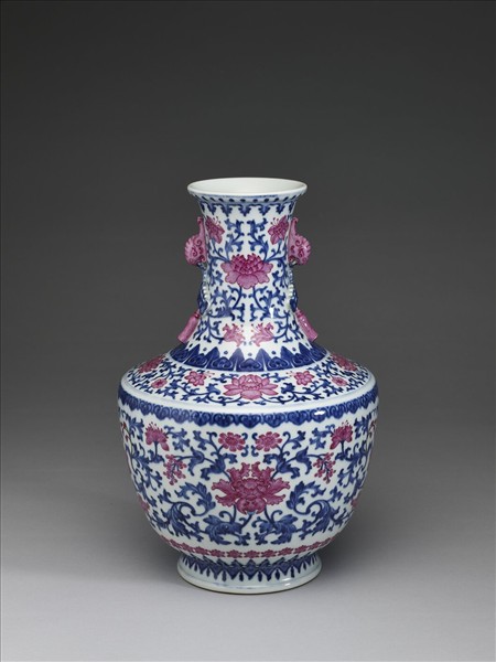 青花紫彩花卉紋雙耳瓶