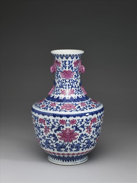 青花紫彩花卉紋雙耳瓶