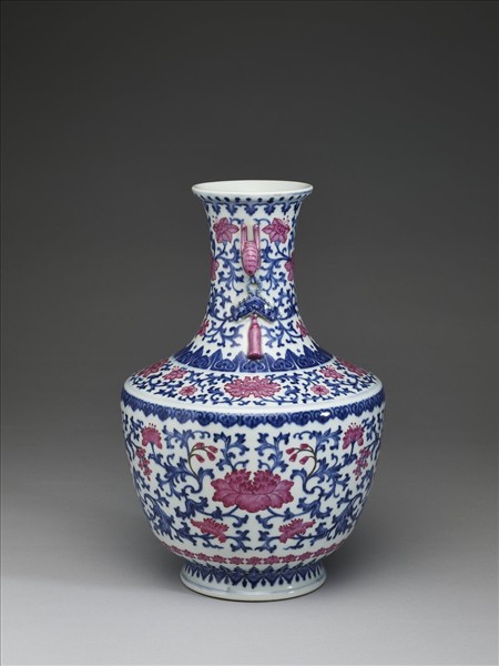 青花紫彩花卉紋雙耳瓶