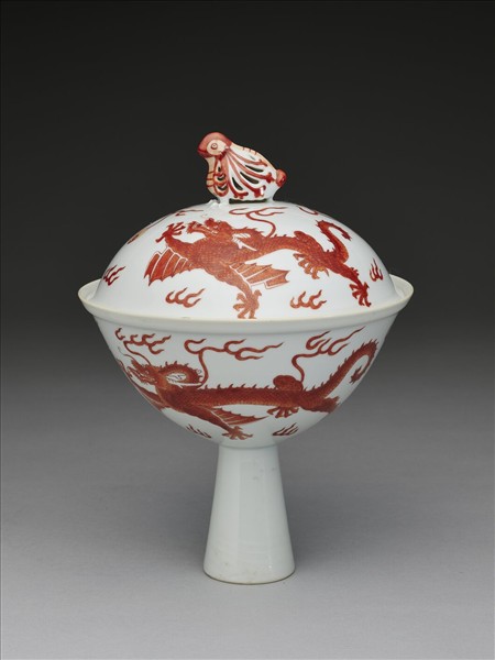 描紅雲龍戲珠紋高足蓋碗