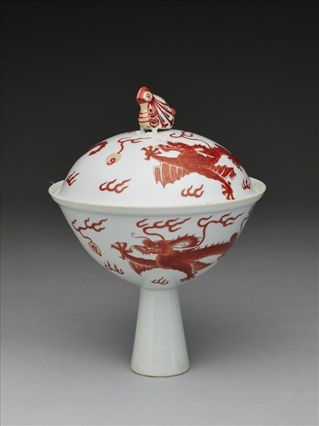 描紅雲龍戲珠紋高足蓋碗