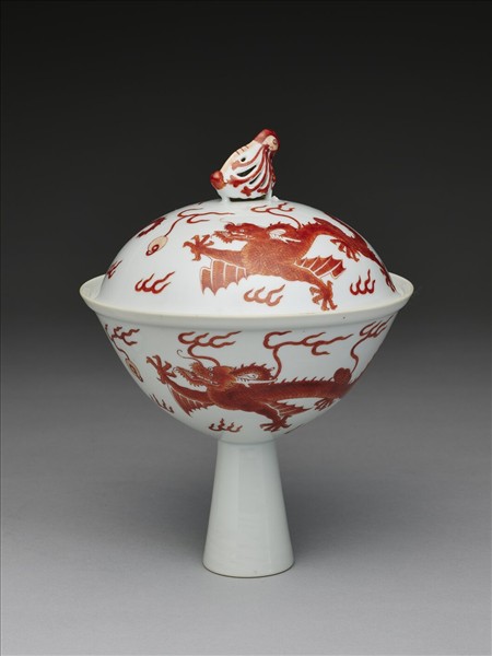 描紅雲龍戲珠紋高足蓋碗