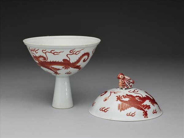 描紅雲龍戲珠紋高足蓋碗