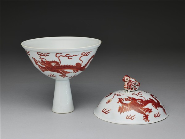 描紅雲龍戲珠紋高足蓋碗