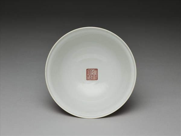 描紅雲龍戲珠紋高足蓋碗