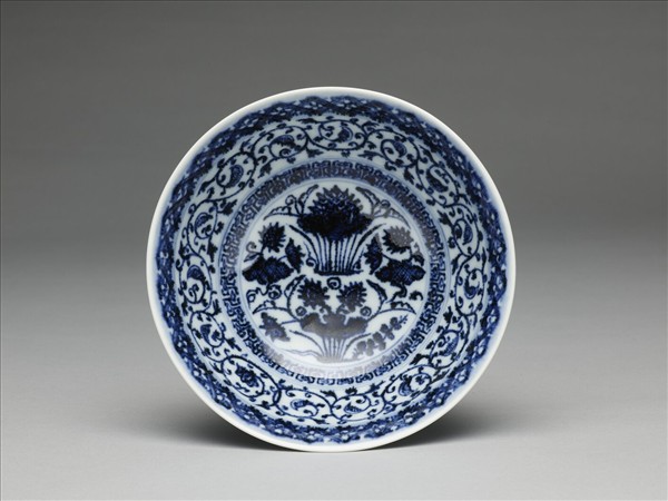 青花纏枝花卉紋碗