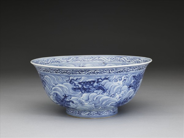 青花波濤海獸紋碗