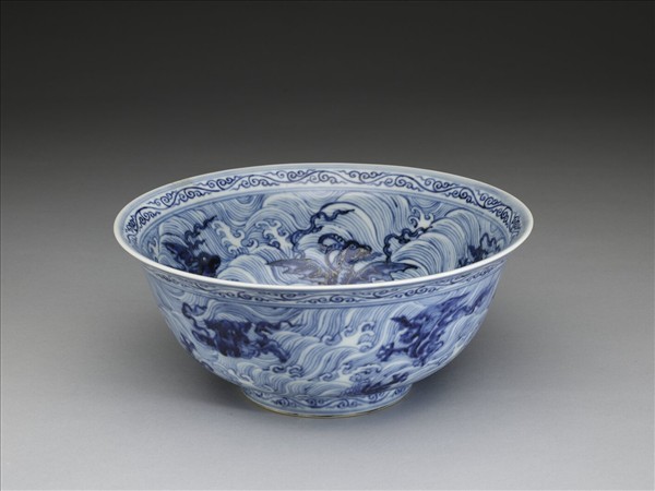 青花波濤海獸紋碗