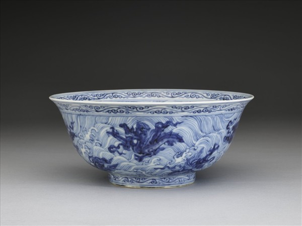 青花波濤海獸紋碗